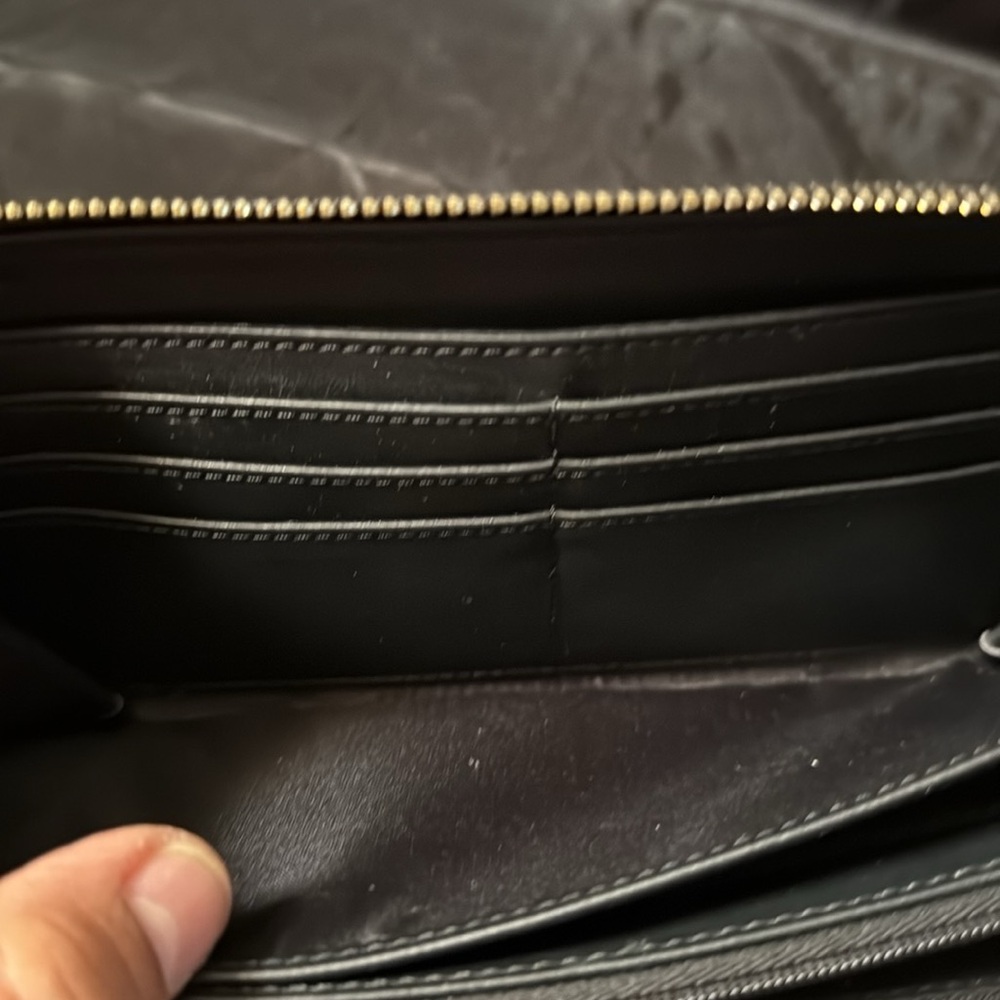 GUESS Wallet - Black preowned - Picture 8 of 17